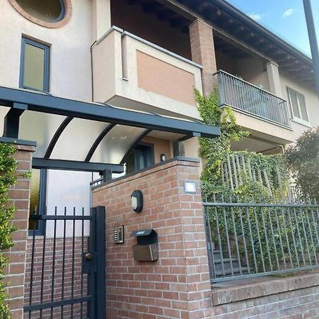 Intero Bilocale Con Terrazzo Vicino A Milano Apartment Mairano Exterior photo
